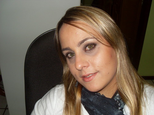 Taís Azevedo, casada, nascida em Nova Friburgo (RJ) mais  atualmente moro em Floripa!
