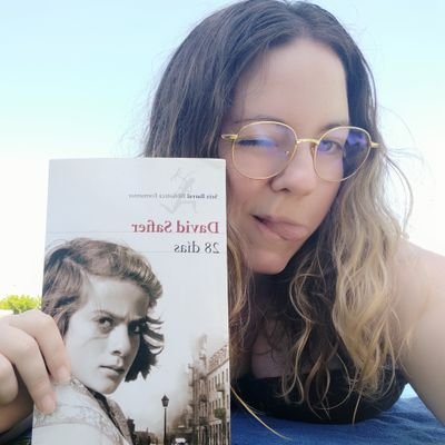 booksofrocio's profile picture. 22, estudiante de estudios literarios. Amante de la lectura y de inventar historias.

🔸Vive tus sueños, vive tus lecturas.
Próximamente; novela en Wattpad.