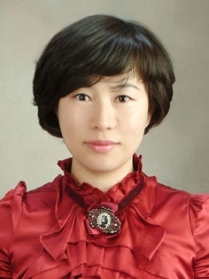 두 아이의 엄마. 내아이가 지금 내 나이가 되었을 때 지금보다 나은 대한민국이 되었으면, 지금 나보다 나은 사람이 되었으면 하는 소망임