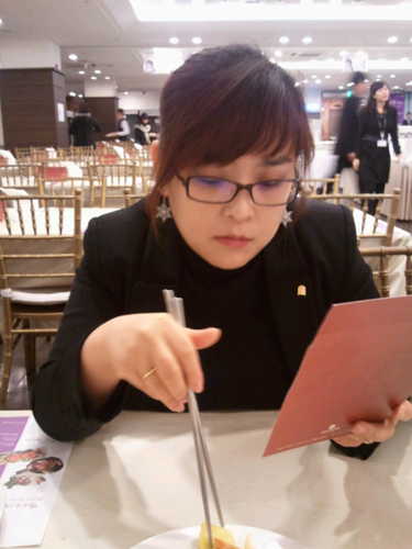 turtle7724's profile picture. 누군가에게 오늘 당장 감사의 뜻을 전하자. ... 당신도 누군가의 개인적인 영웅일 수 있다. 배려와 위로와 친절은 한 사람의 삶을 당신이 상상할 수 없을 정도로 심오하게 바꿔놓을 수 있다.

- 패트릭 헨리 휴스의《나는 가능성이다》중에서-