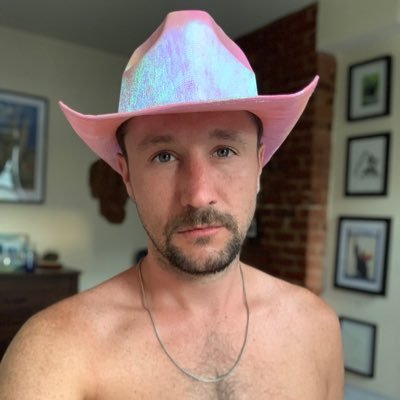 simplybenjito's profile picture. Yes, I still tweet.