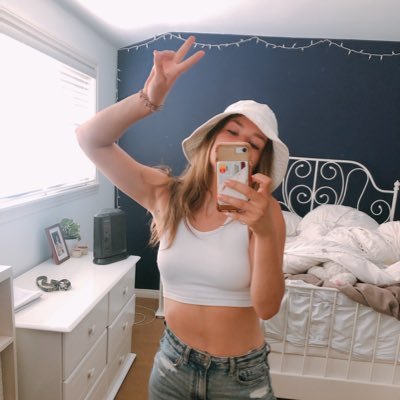 sarah_whitman9's profile picture. white supremacy is a disease, get well soon bitch