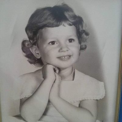 paulafloyd's profile picture. 🚫DMs I unfollow and block accounts that don't know how to take No for an answer.