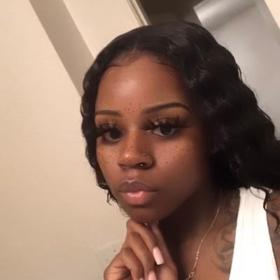 bigcolee's profile picture. fell off but I’m still on😎