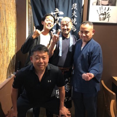 forchildren28's profile picture. 東京都港区六本木のマンションにある隠れ家的不動産会社株式会社ForChildrenです。港区、渋谷区と千代田区/品川区の一部,そして今年からハワイ不動産のみ扱っています。港区新橋生まれ、港区在住の代表が奮闘してます。写真はハワイの焼鳥安ちゃんをこよなく愛する仲間たちと。手前左が代表。