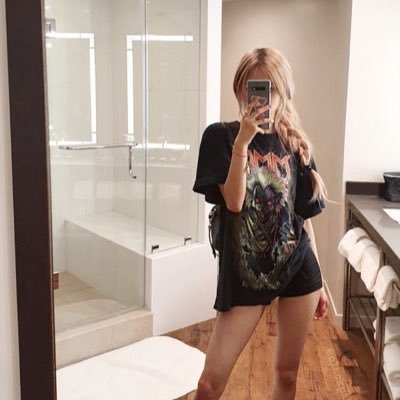 hzlln99's profile picture. 