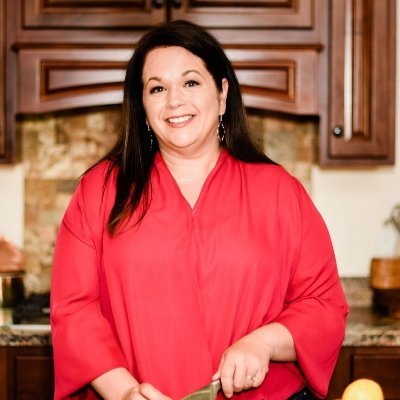 Digital influencer & TV contributor cooking up easy meals for busy families.
