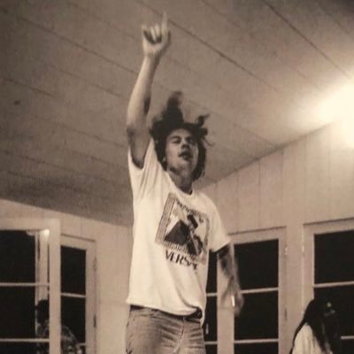 harryoddity's profile picture. 