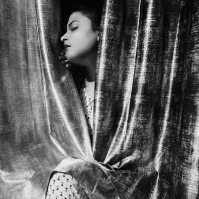 AroraNilanjana's profile picture. Dumb and broke!🥀