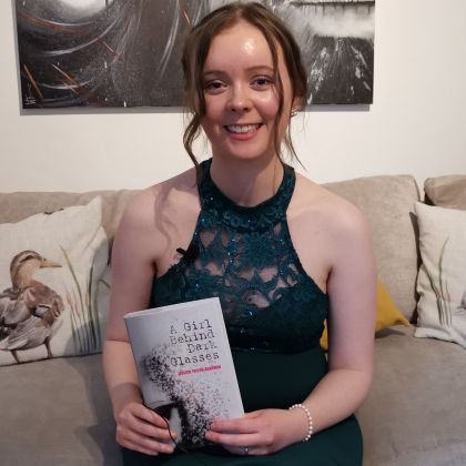 Award winning author of The People’s Book Prize BEST NON-FICTION 2020 
@jayletay
#BehindDarkGlasses 
#AGirlinOneRoom
A GIRL IN ONE ROOM Out Now! 
@hashtag_press