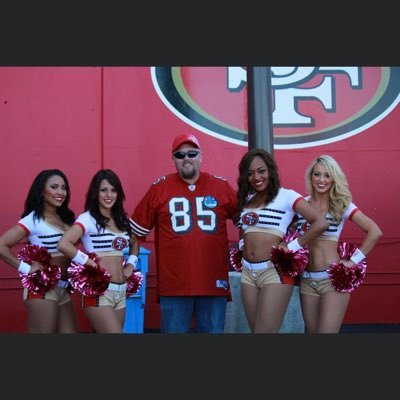 Hardcore #49ER and #DUCKS fan!! Currently attending college for a degree in Criminal Justice. #Ninerfaithful #Questfor6
