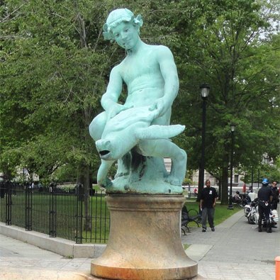 A statue that just wants to be wanted. Comments on the news, Flames, and movies. Follow back friendly.