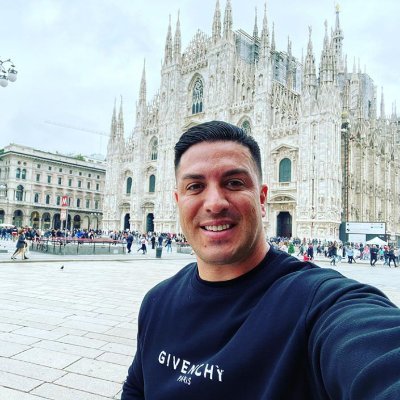 World Traveler 🌎 🌍
Networker 💎 💎
Motivational speaker 🎤
Dad and Husband 👪
Philanthropist 💓💖
We rise by lifting others ❤️