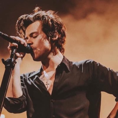 in_daydreams16's profile picture. the universe is under obligation to be understood by you