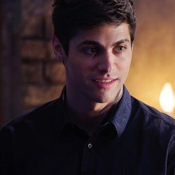 shadowhunterx7's profile picture. Shadowhunters saved my life 💖 help me bring it back so it can save others, https://t.co/3lpD2ExVPm