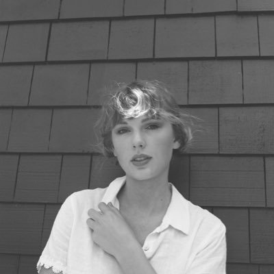 handsupinmyhair's profile picture. what died didn’t stay dead