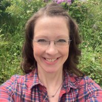 Avril Tucker (@avrilbiotic) Twitter profile photo