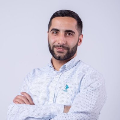 I am a UX/UI designer with design thinking and problem-solving skills. I also specialized in personality psychology and business development.