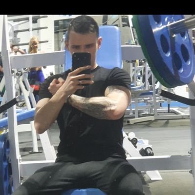 LumpySir's profile picture. hi I'm liam I'm a streamer on twitch, head over and give me a follow and i like, or a comment. peace🤙🤙