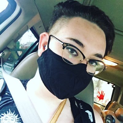 HeyImTish's profile picture. here, queer, ready for bed