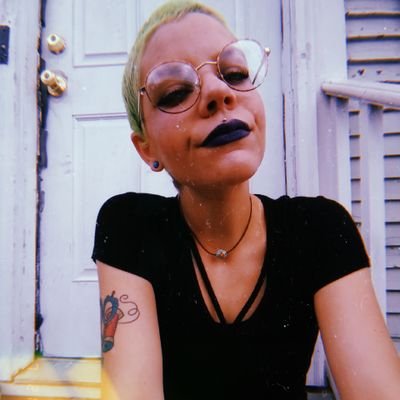 Hi I'm Squeex. she/her. I make embroidered joints & other things too🌿
Shop is currently CLOSED✨