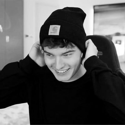 elmsliestea's profile picture. (ಠ ͜ ಠ) hi i'm shy but also a crackhead sjdjjf