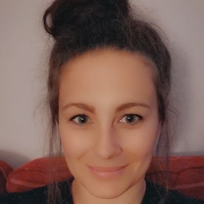 Mum to 2 beautiful little girls, wife, Wheelchair Therapist (OT) (currently on maternity leave) 💚♿