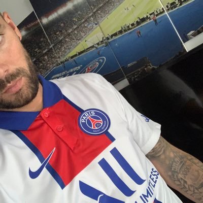 Paris une ville, un club, une passion #FluctuatNecMergitur #Paris #PSG Joueur du @NDFC10 #VerrattiGOAT #PrinceNuno