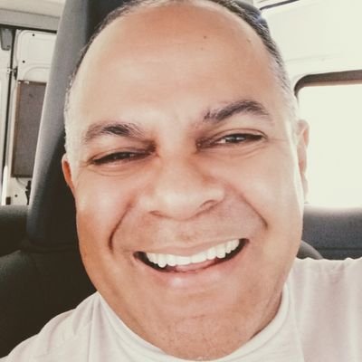 gosto de mato.. cachoeiras... acampamento.. roça. Tudo de lindo que D'us criou. Gosto de viajar de carro. (não de avião) 🚙👍😊