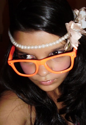 adoro:chocolate,amigos,computador,lady gaga 
musica: pop,sertanejo 
amo: FAMILIA,Deus.