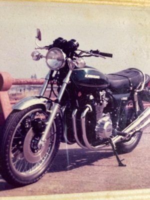 uJ91BwqXdcfVBpd's profile picture. 私は昨年交通事故で頸椎損傷して現在右腕と右手が使えません。