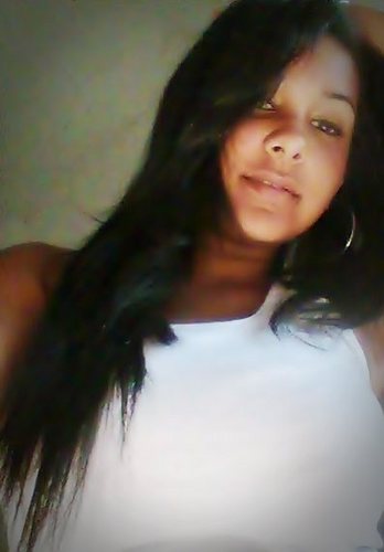 18 anos  - ela é diferente ela é engraçada é inteligente tbm é bem humorada ♪