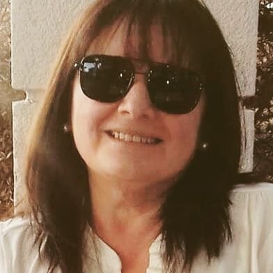 Trato de ser feliz, aunque la vida, me da con todo, yo se que nada es para siempre.