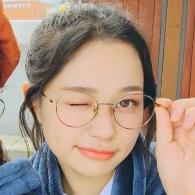 wecandoitweekly's profile picture. WEEKLY ✨Nabi bobet tao ~ 😸 Weeekly #Jihan
