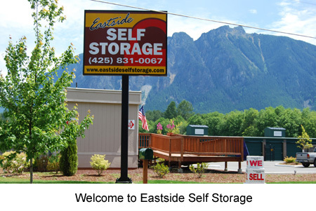We offer you ground level, easy access storage units & friendly storage experts who are ready to help you! (425) 831-0067