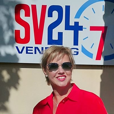 Wife, fur-baby mummy, daughter, friend. Founder of multi award winning SV24-7 vending company based in alloa Love my husband, animals, handbags, fashion, wine
