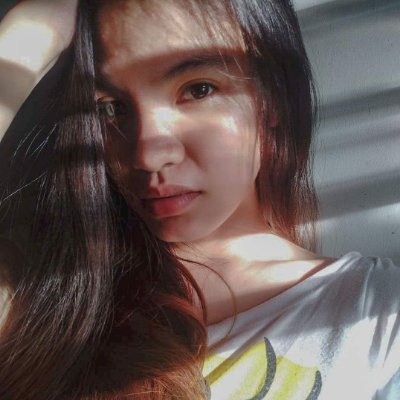 AprilSpeaking's profile picture. Mastered the art of being a mess.