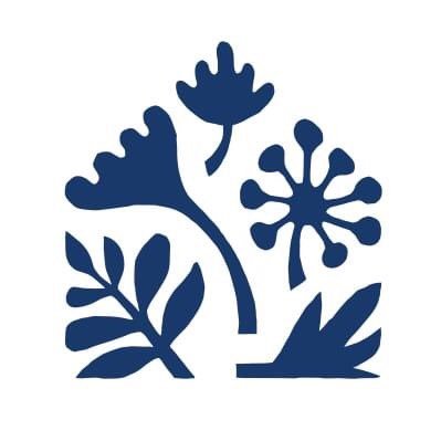 Het Blauwe Huis, specialist in het telen, drogen en selecteren van biologische en biodynamische kruiden en maker van kruidenthee, keukenkruiden en kruidenoliën.