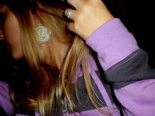 leticiascame's profile picture. '' Amar nada mais é do que despertar aquele a quem amamos para toda a grandeza de que é capaz.”