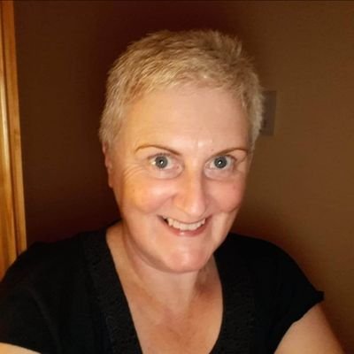 Follow me at your own risk- I have no idea where I'm going 😁...I like to practice what I post. I love reading,travelling,walking,and photography.