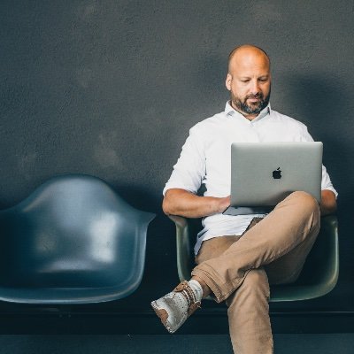 Papa. Familie(n)-Mensch. Ideengeber. Netzwerker. Als CEO von zwei soz. Einrichtungen beschäftige ich mich gerne mit #newwork , #digitaletransformation u.v.m.