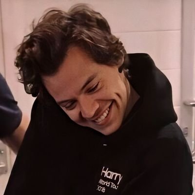 harry dice que viva er beti 💙💚
| anything for our moony 🌙