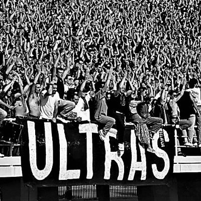 Un viaggio, per rivivere o conoscere il mondo delle curve italiane attraverso immagini, soprattutto anni 80-90 senza pregiudizi di colori, categorie. Ultras!