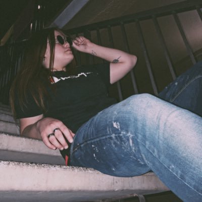 Américaine || 19 🏳️🌈 || réalisateur de film || une femme.