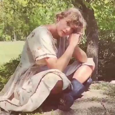 illusioniswift's profile picture. the legend named taylor alison swift owns this ass✨