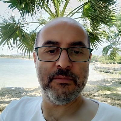 Atasına sevdalı. izinden yürüyen
Göztepe taraftarı.
birazcık amatöre borsa oynamaya çalışan emekli