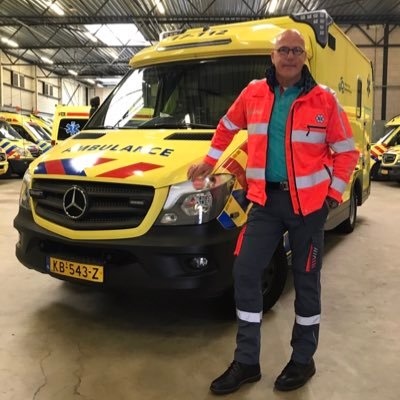 Ambulance chauffeur VRR Rotterdam-Rijnmond getrouwd vader van 3 kinderen.Inmiddels met FLO.