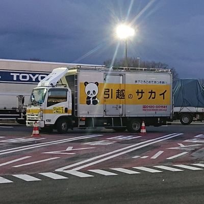 長距離ドライバーで務めております。生まれは東京です。8トン未満だったら何でも乗れます。