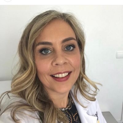 Médica pela UFSC, Doutora em Cirurgia pela Universitát Autónoma de Barcelona, Cirurgiã Plastica - atividade profissional no Brasil, Portugal, Espanha e França