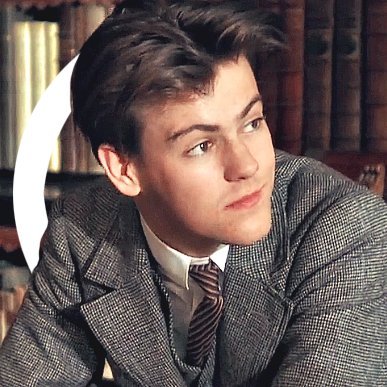 sippy cups, here's to 𝙪𝙨 and no one else.
【#fbrp // #callmeflib // second youngest of the graves.】